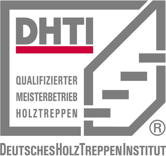 Logo des Deutschen HolzTreppen Instituts mit der Abkürzung DHTI in Großbuchstaben. Über der Abkürzung steht "QUALIFIZIERTER MEISTERBETRIEB HOLZTREPPEN" und unterhalb "DeutschesHolzTreppenInstitut". Das Logo besteht aus geometrischen Formen und Linien, die eine Treppe darstellen, und ist in Graustufen mit einem roten Streifen gehalten. Ein registriertes Markenzeichen "R" befindet sich am unteren Rand.